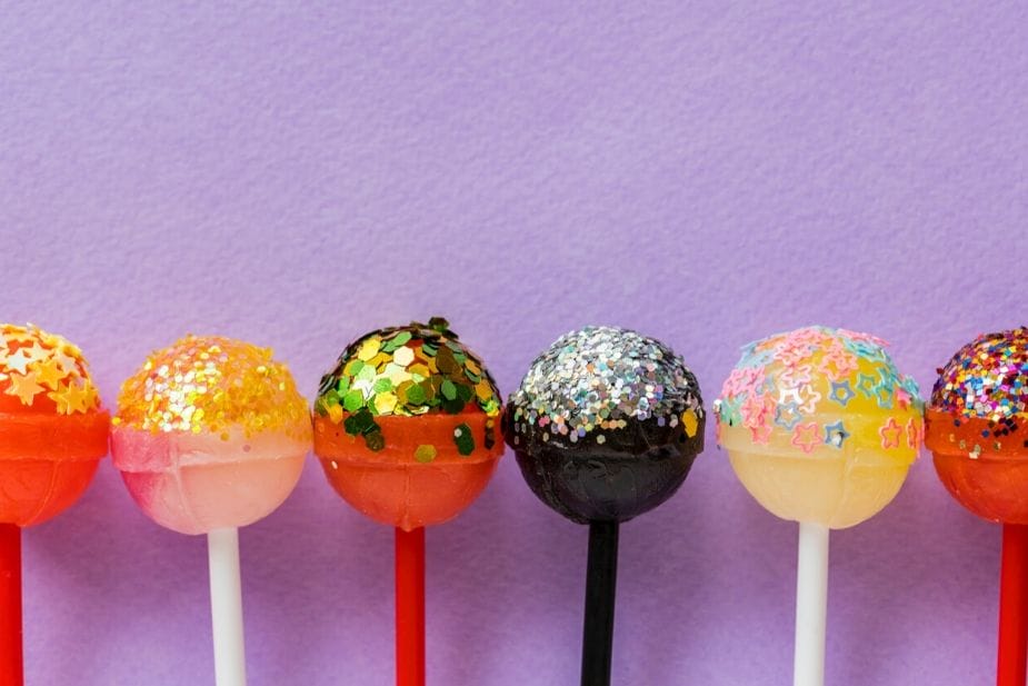 Are lollipops in your essential wedding candy bar supplies?