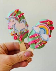 Cookie Queen Kitsch'n unicorn rainbow pops