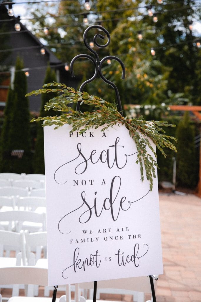 Hitched & Vibes wedding seating