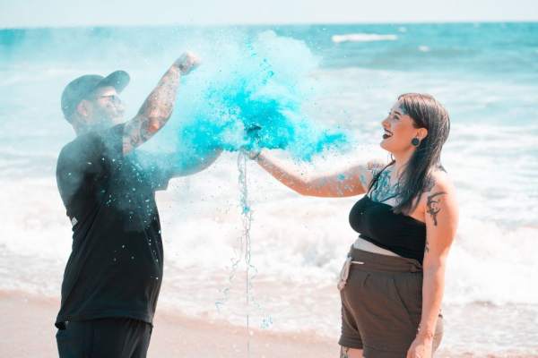 10 Gender Reveal Ideas to Creatively Break (Literally) Your Big Baby News
