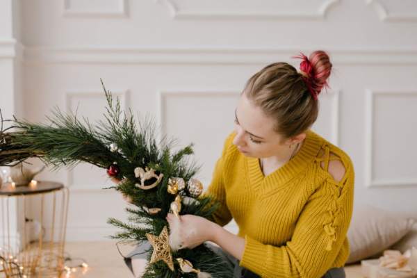 How to Make a Wreath for Christmas in 8 Easy Steps