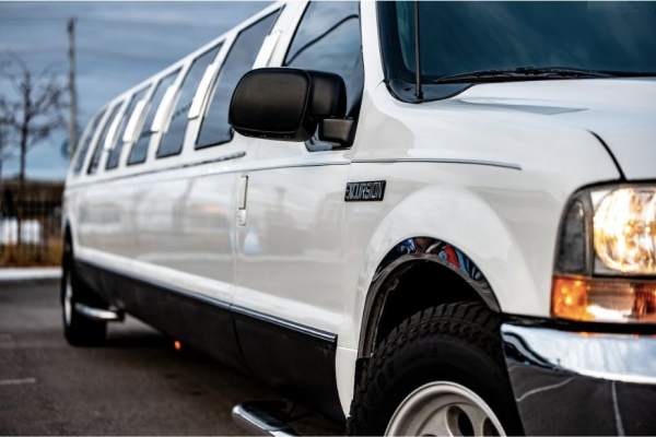 10 Benefits of Using a Limousine Service for Your Next Event