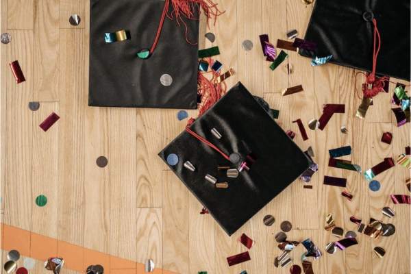 15 Essential Items for Your Graduation Party Planning Checklist