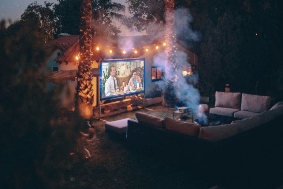 Step-by-Step Guide: Hosting an Outdoor Cinema Night in Your Backyard